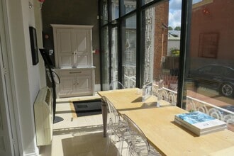 High St, Hartley Wintney à louer Photo intérieure– Image 1 sur 7