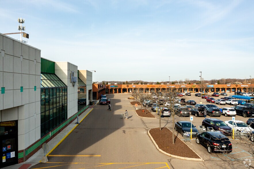 39440-39900 W 14 Mile Rd, Walled Lake, MI à louer - Photo de l’immeuble – Image 3 sur 14