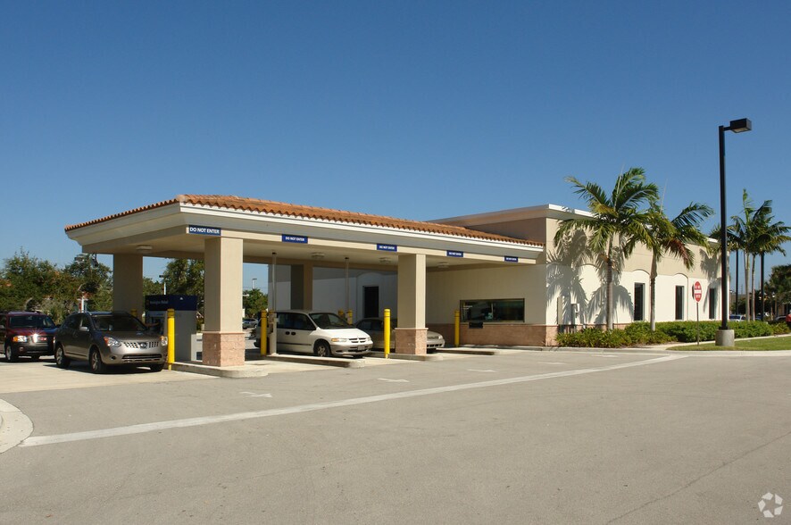 690-698 Yamato Rd, Boca Raton, FL à louer - Photo de l’immeuble – Image 2 sur 8