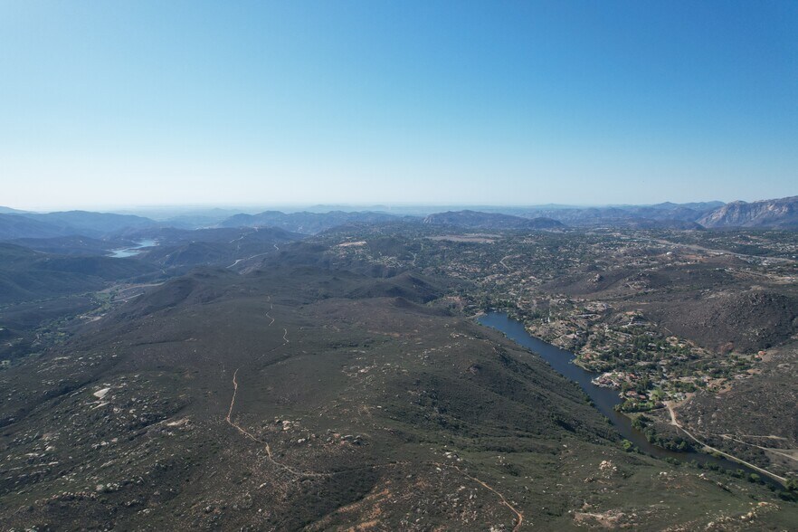 Old Spur Dr, Alpine, CA à vendre - Photo de l’immeuble – Image 3 sur 13