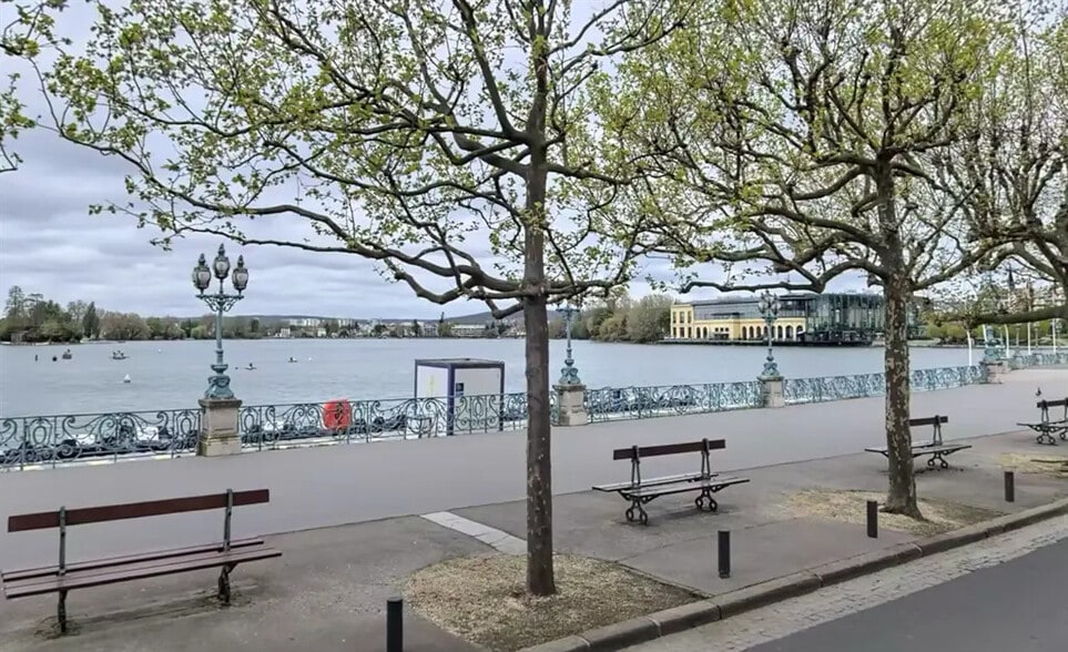 Local commercial dans Enghien-les-Bains à louer - Photo de l’immeuble – Image 1 sur 3