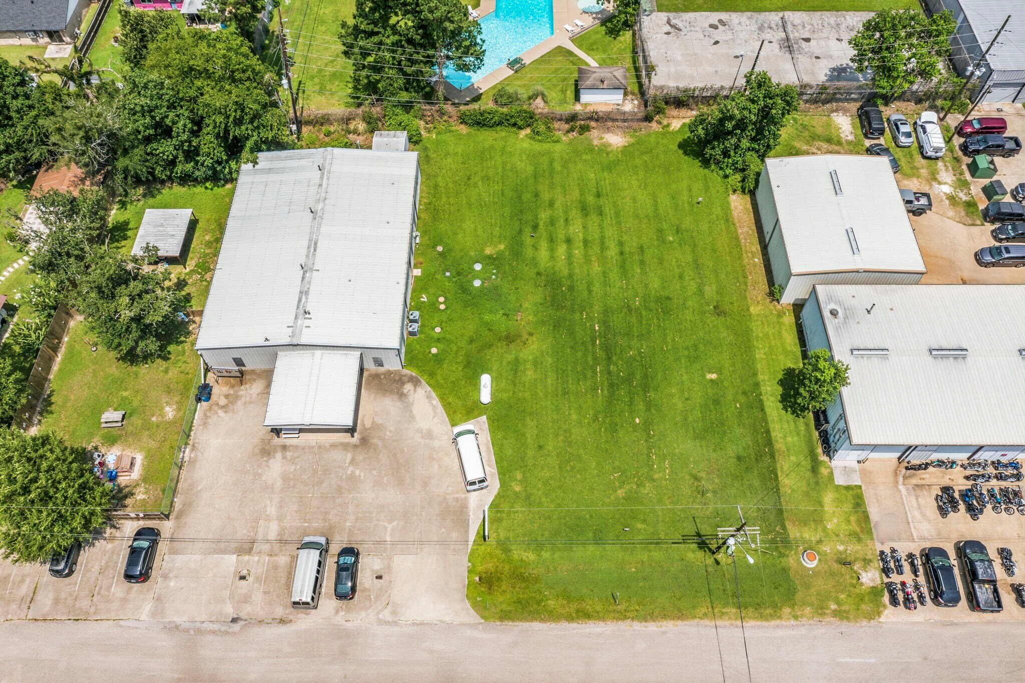 16737 Sprawling Oaks Dr, Conroe, TX à vendre Photo de l’immeuble– Image 1 sur 65