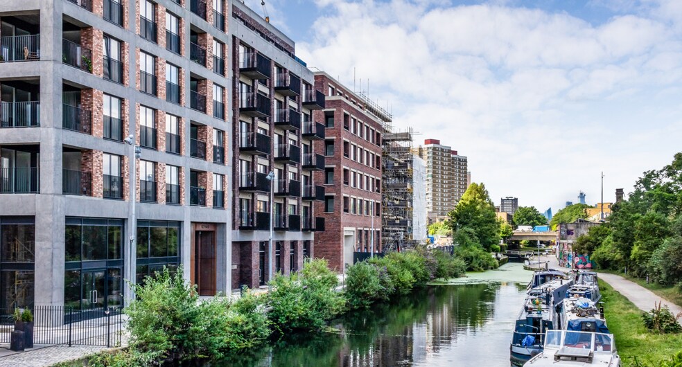 13 Rookwood Way, Londres à louer - Photo de l’immeuble – Image 2 sur 15