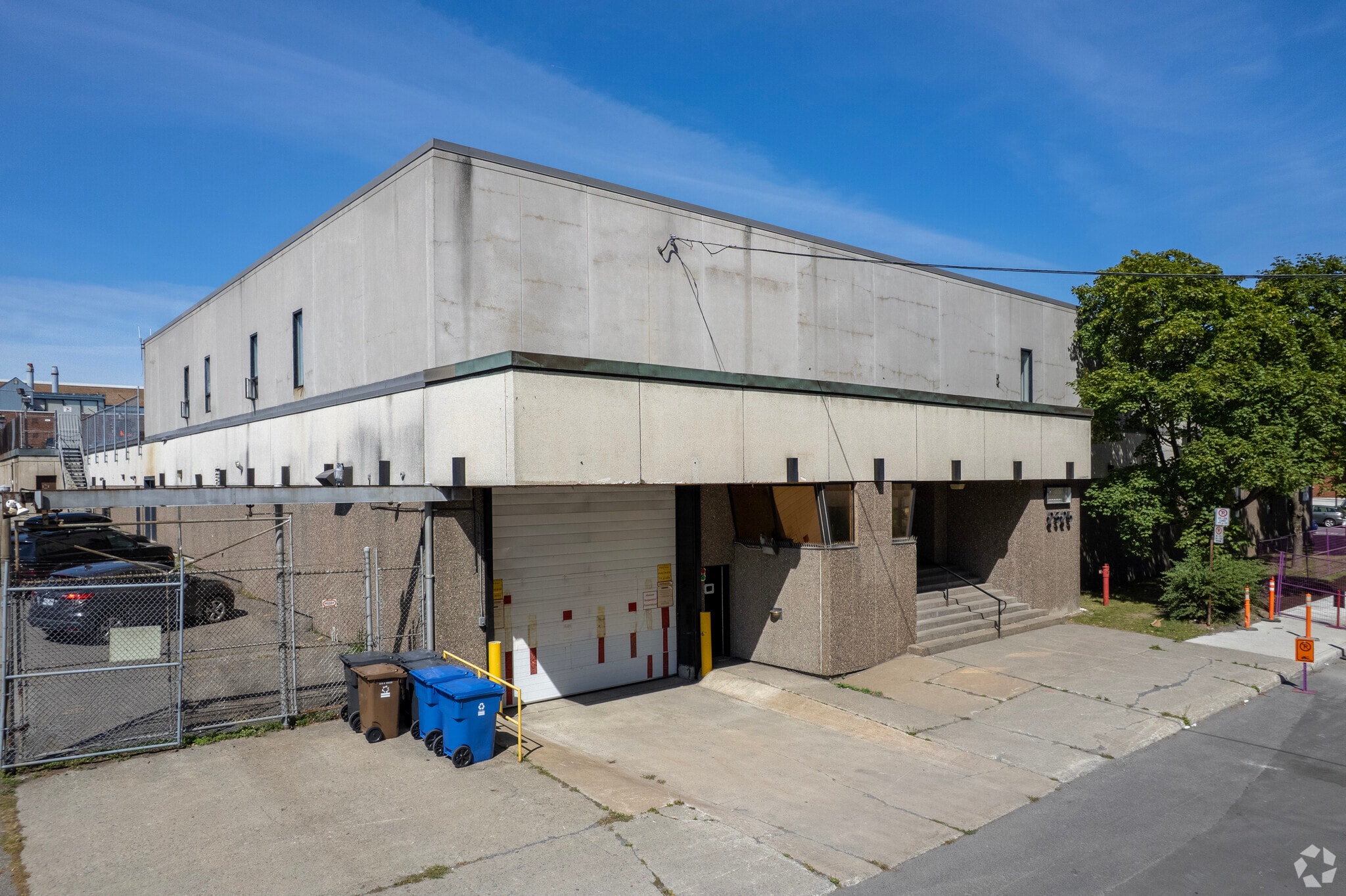 2325 Rue Dandurand, Montréal, QC à louer Photo principale– Image 1 sur 23