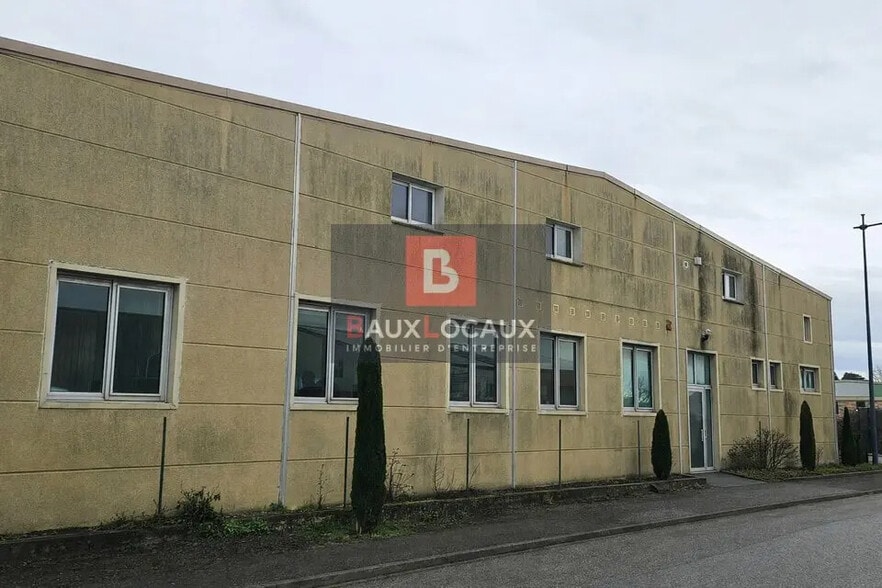 Local d’activités dans Pernes-les-Fontaines à louer - Photo de l’immeuble – Image 2 sur 6