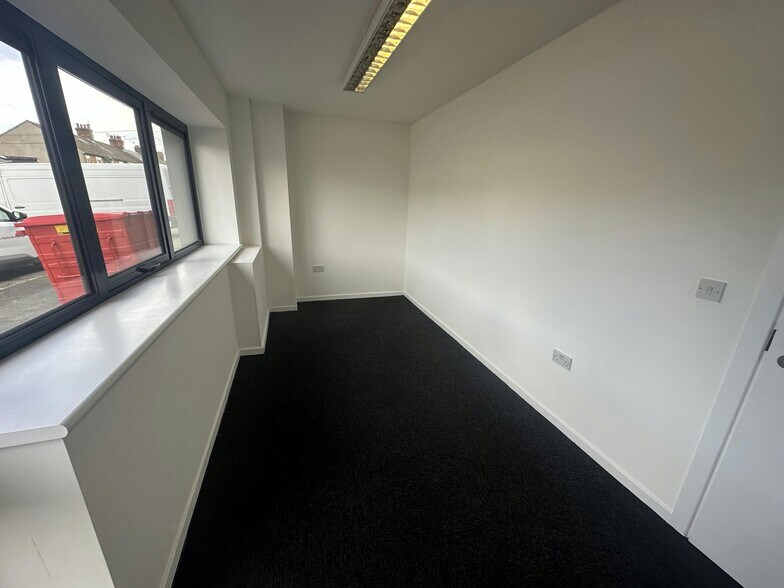 Southern Rd, Aylesbury à louer - Photo de l’immeuble – Image 3 sur 6