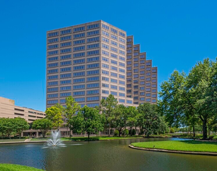 580 Westlake Park Blvd, Houston, TX à louer - Photo de l’immeuble – Image 2 sur 18