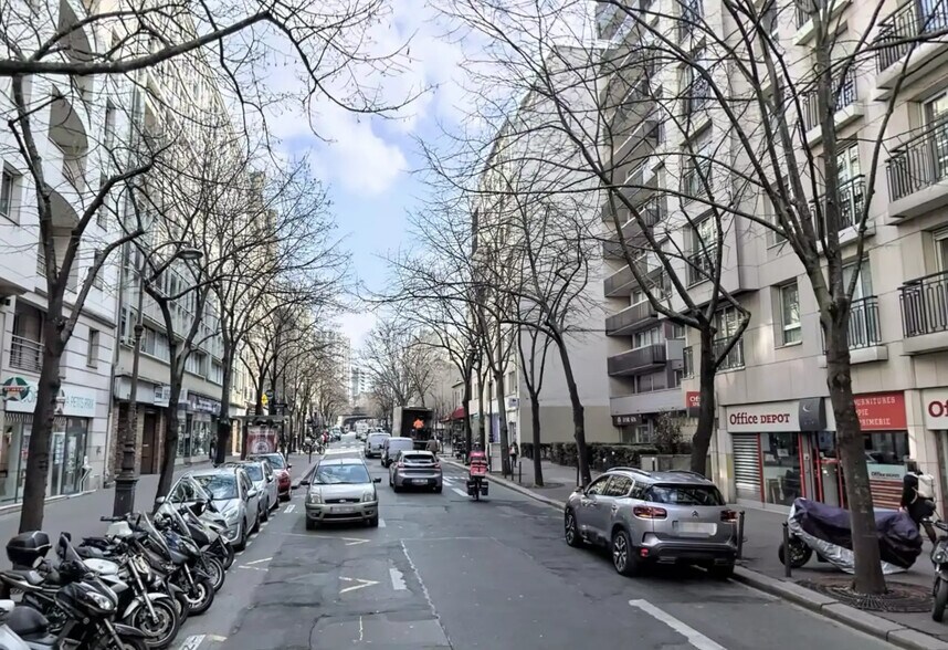 Local commercial dans Paris à louer - Photo de l’immeuble – Image 2 sur 3