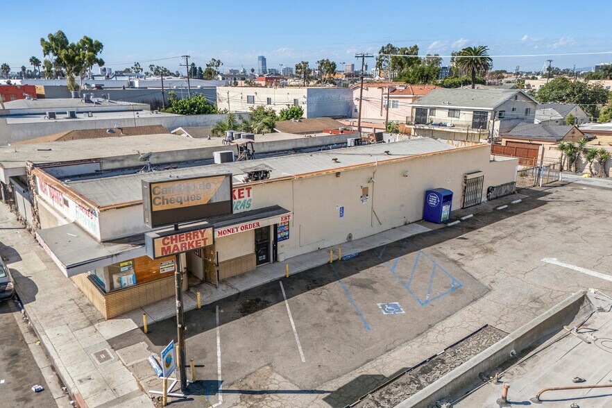 1429 Cherry Ave, Long Beach, CA à vendre - Photo de l’immeuble – Image 1 sur 19