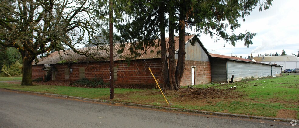 118 Brown St, Silverton, OR à vendre - Photo de l’immeuble – Image 3 sur 9