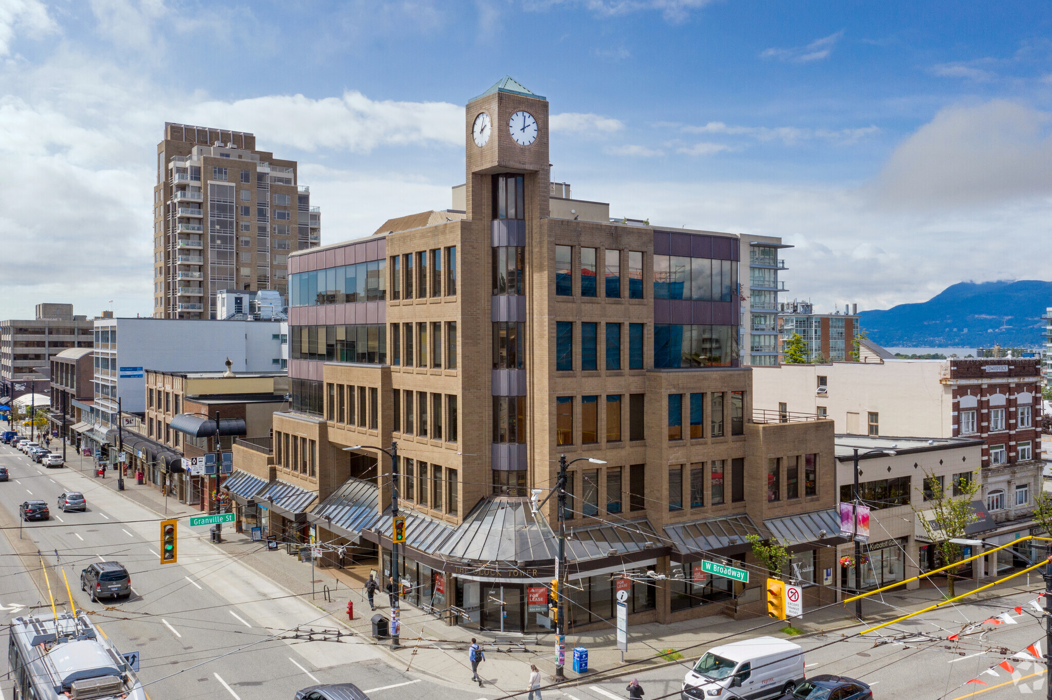 1501-1507 W Broadway, Vancouver, BC à louer Photo principale– Image 1 sur 7