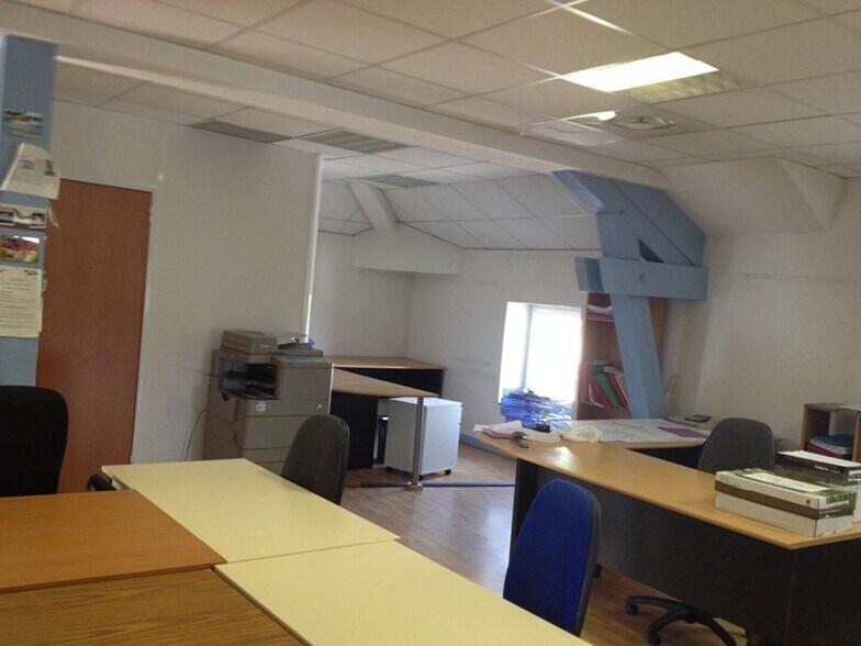 Bureau dans Salaise-sur-Sanne à louer - Photo intérieure – Image 2 sur 3