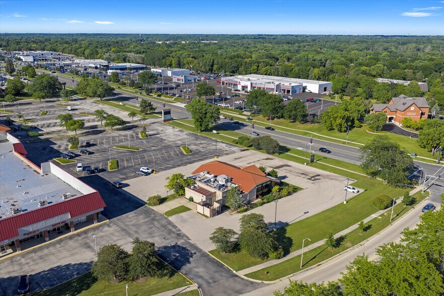 1195 S Milwaukee Ave, Libertyville, IL à vendre - Photo de l’immeuble – Image 2 sur 24