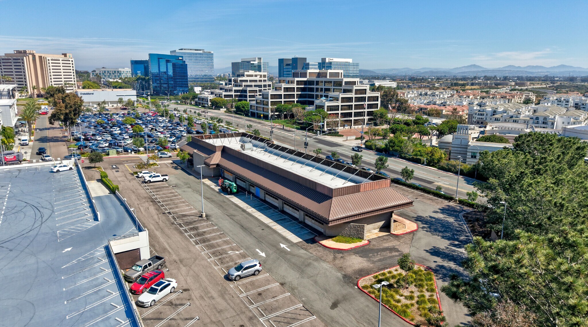 4575 La Jolla Village Dr, San Diego, CA à vendre Photo de l’immeuble– Image 1 sur 8