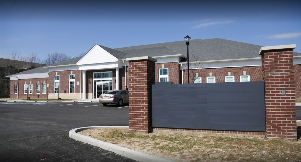 6866 W Stonegate Dr, Zionsville, IN à louer - Photo de l’immeuble – Image 2 sur 2