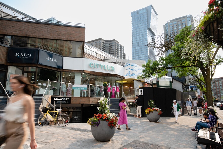 101 Yorkville Ave, Toronto, ON à louer - Photo de l’immeuble – Image 3 sur 4
