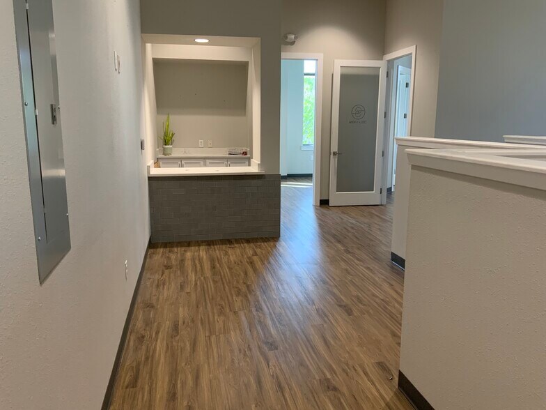 320 S Oak St, Roanoke, TX à louer - Photo de l’immeuble – Image 2 sur 19