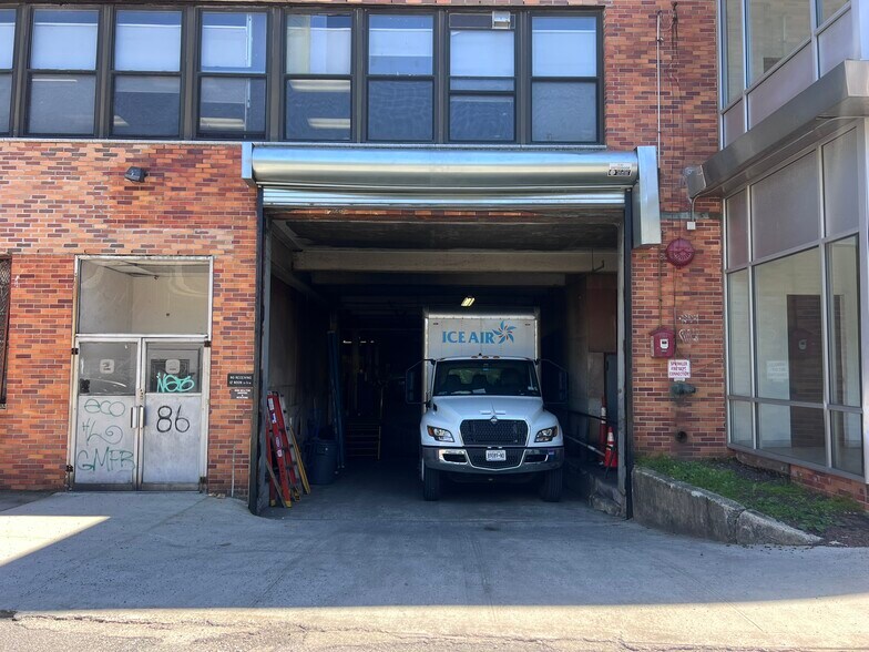 80 Hartford Ave, Mount Vernon, NY à louer - Photo de l’immeuble – Image 3 sur 17