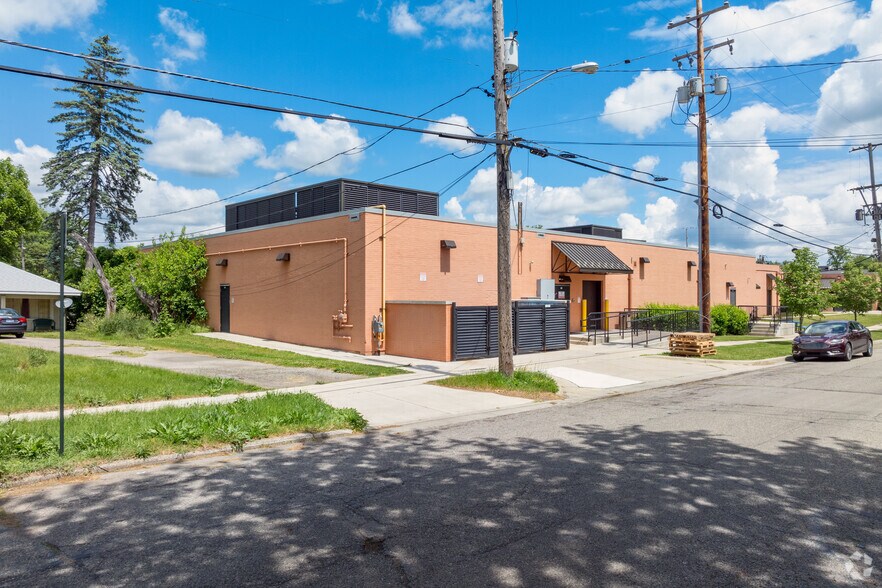 103-111 W Prospect St, Jackson, MI à louer - Photo de l’immeuble – Image 3 sur 5