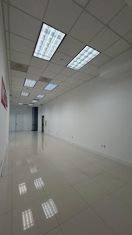 1200 Brickell Ave, Miami, FL 33131 - Lot 200 D-F - - Photo intérieure - Image 1 of 14