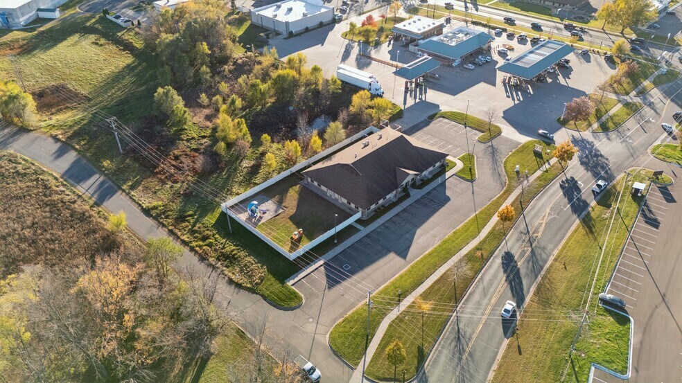 250 Quarry Rd, River Falls, WI à vendre - Photo de l’immeuble – Image 3 sur 14