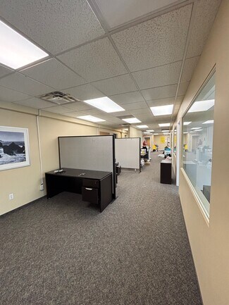Plus de détails pour B-4125 McConnell Drive dr, Burnaby, BC - Bureau à louer