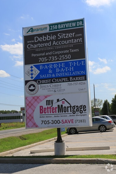 250 Bayview Dr, Barrie, ON à louer - Photo de l’immeuble – Image 2 sur 4