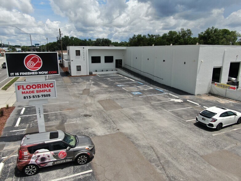 15445 N Nebraska Ave, Lutz, FL à louer - Photo de l’immeuble – Image 1 sur 18