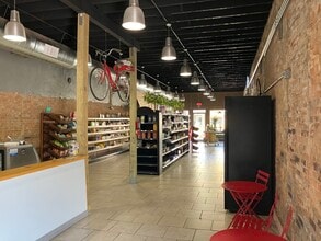 109 W Emma Ave, Springdale, AR à louer Photo intérieure– Image 2 sur 4