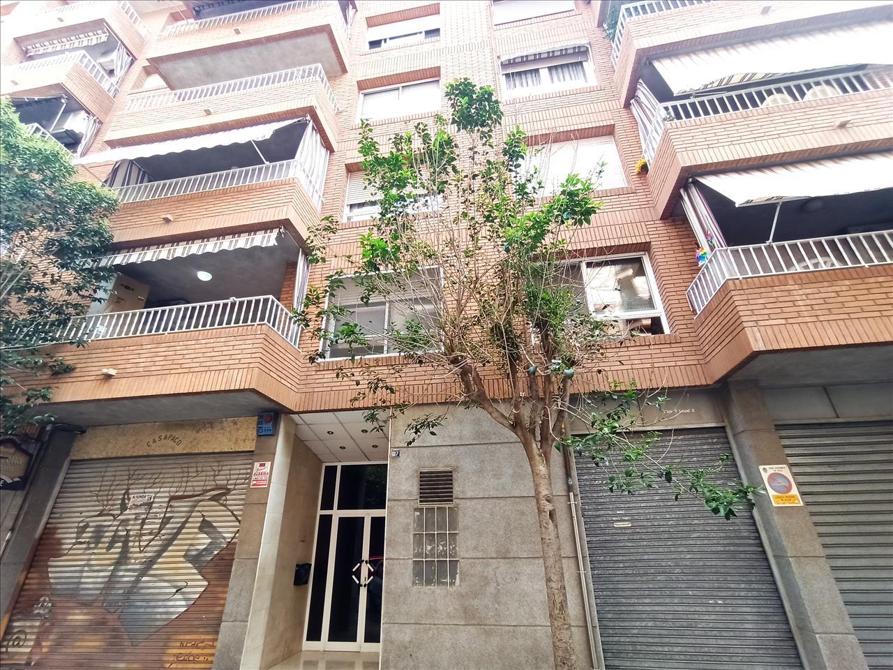 Immeuble residentiel dans Reus, Tarragona à vendre Photo principale– Image 1 sur 2