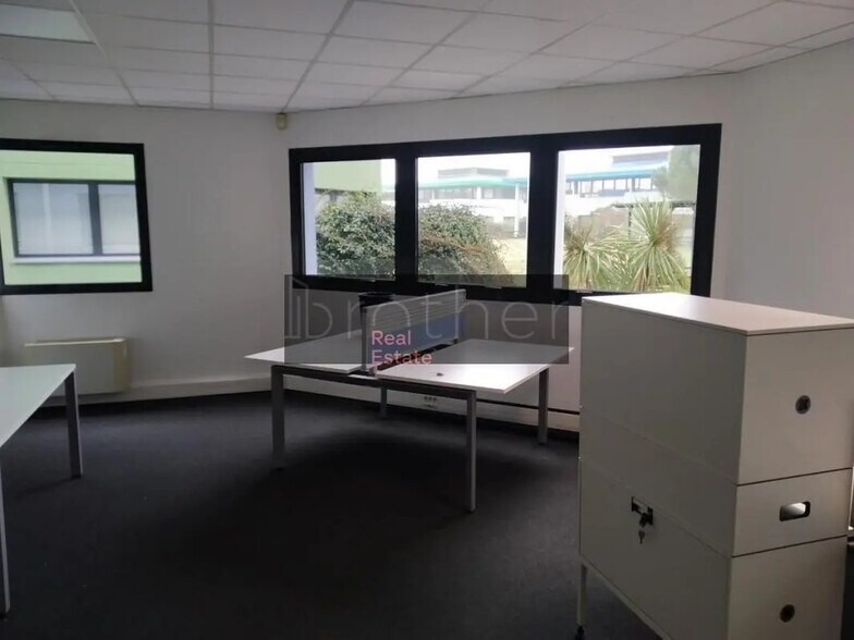 Bureau dans Canéjan à louer - Photo de l’immeuble – Image 3 sur 8
