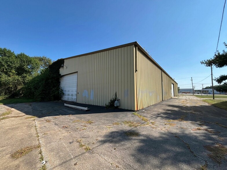 1312 Westwood Dr, Elkhart, IN à vendre - Photo de l’immeuble – Image 2 sur 9