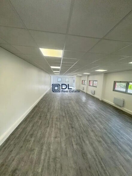 Local d'activités dans Orly à vendre - Photo intérieure – Image 2 sur 9