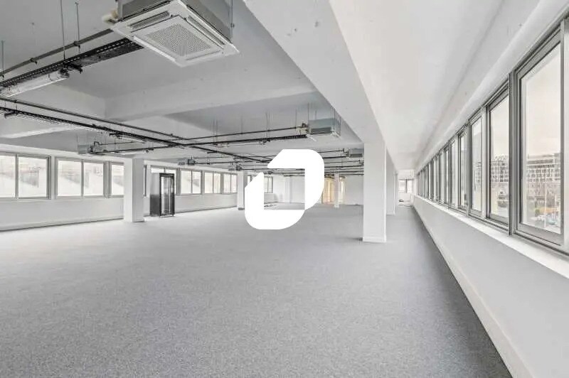 Bureau dans Nanterre à louer - Photo de l’immeuble – Image 3 sur 12