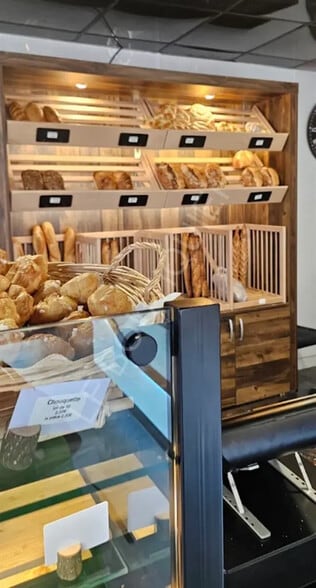 Local commercial dans Éragny à vendre - Photo de l’immeuble – Image 3 sur 9