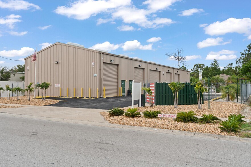 743 Wesley Ave, Tarpon Springs, FL à louer - Photo de l’immeuble – Image 2 sur 32