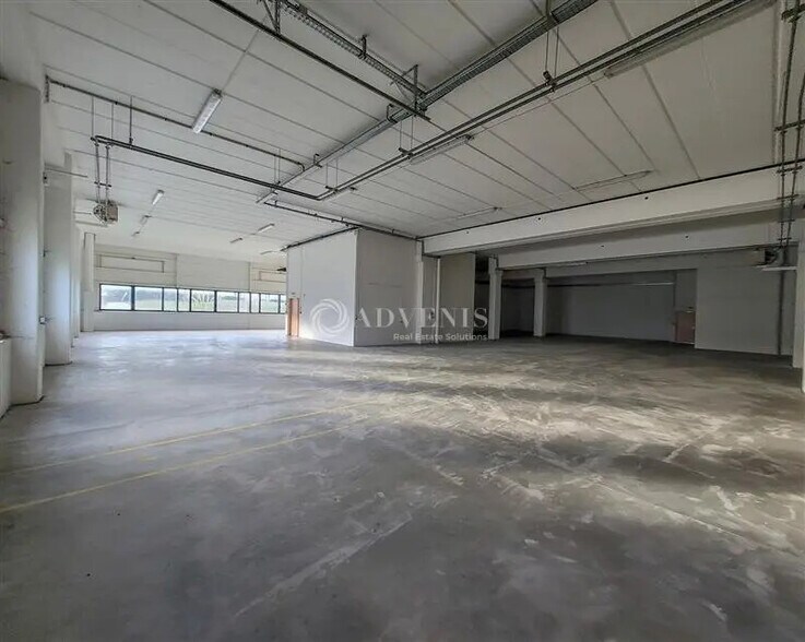 Local d’activités dans Cergy à louer - Photo de l’immeuble – Image 3 sur 5