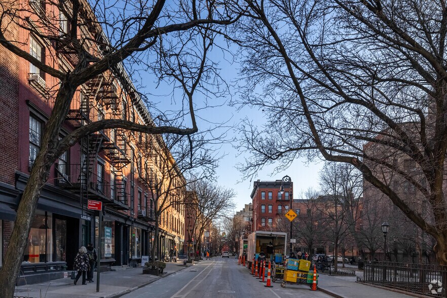413 Bleecker St, New York, NY à louer - Photo de l’immeuble – Image 3 sur 5