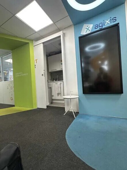 Bureau dans Villeurbanne à louer - Photo de l’immeuble – Image 3 sur 12