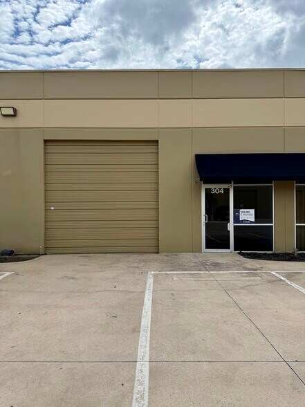 2810 W Pioneer Pky, Dalworthington Gardens, TX à louer - Photo principale – Image 1 sur 7