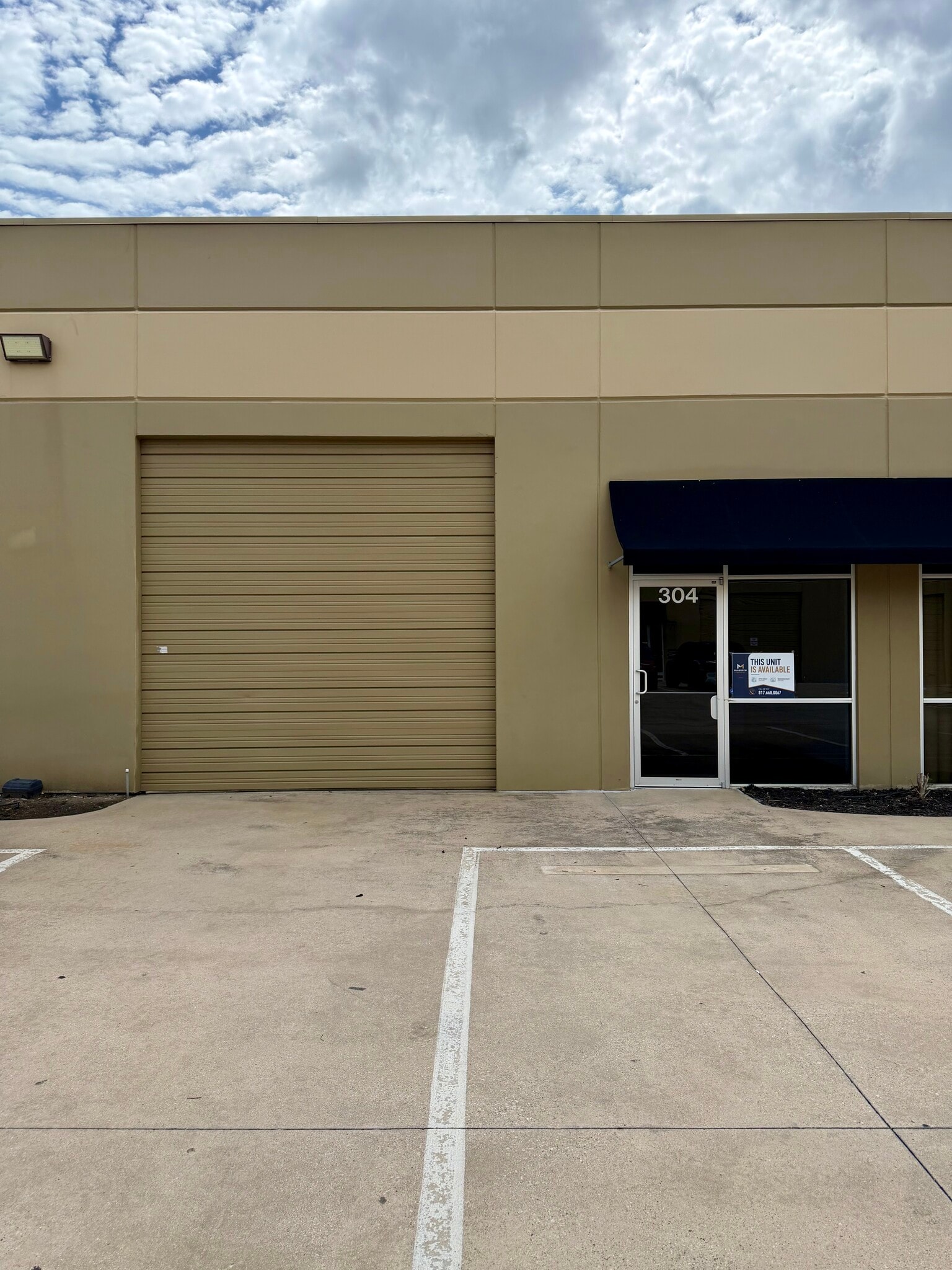 2810 W Pioneer Pky, Dalworthington Gardens, TX à louer Photo principale– Image 1 sur 8