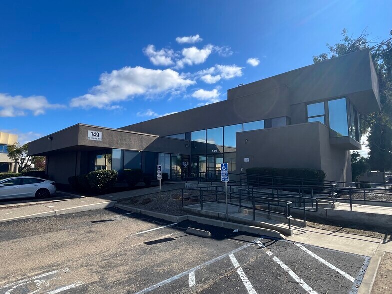 149 W Yokuts Ave, Stockton, CA à louer - Photo de l’immeuble – Image 3 sur 9