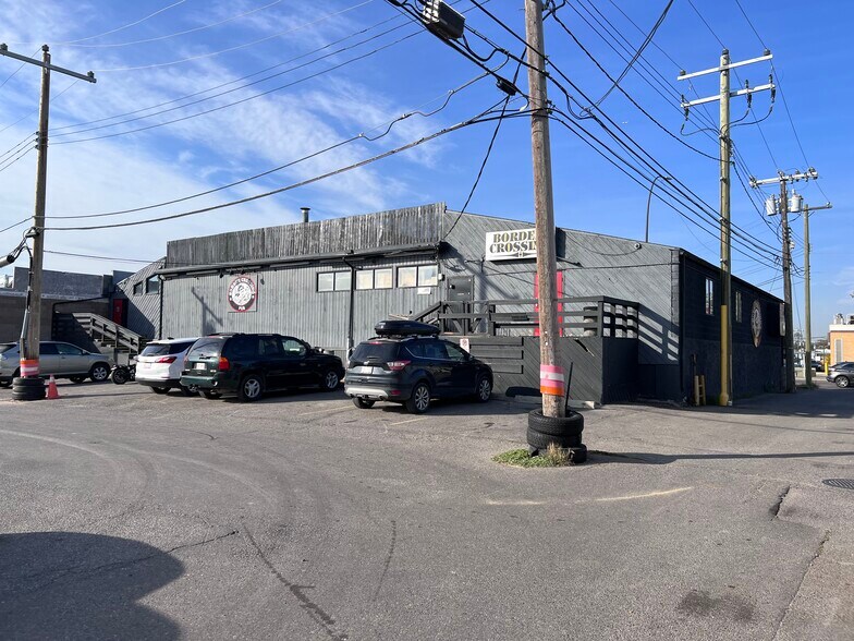 1814 36th St SE, Calgary, AB à vendre - Photo de l’immeuble – Image 2 sur 8