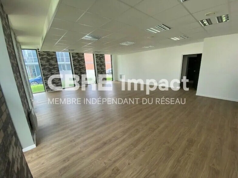 Bureau dans Reims à louer - Photo de l’immeuble – Image 2 sur 12
