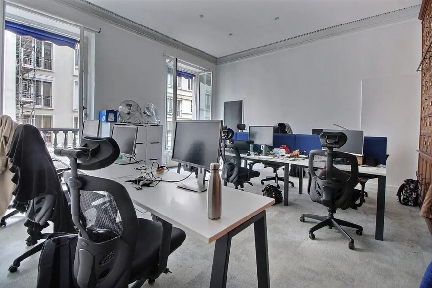 1-1 Rue D'Hauteville, Paris à louer - Photo de l’immeuble – Image 1 sur 10