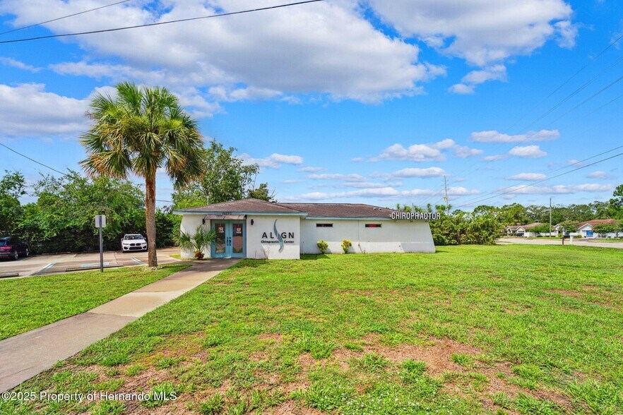 14270 Spring Hill Dr, Spring Hill, FL à vendre - Photo de l’immeuble – Image 3 sur 27