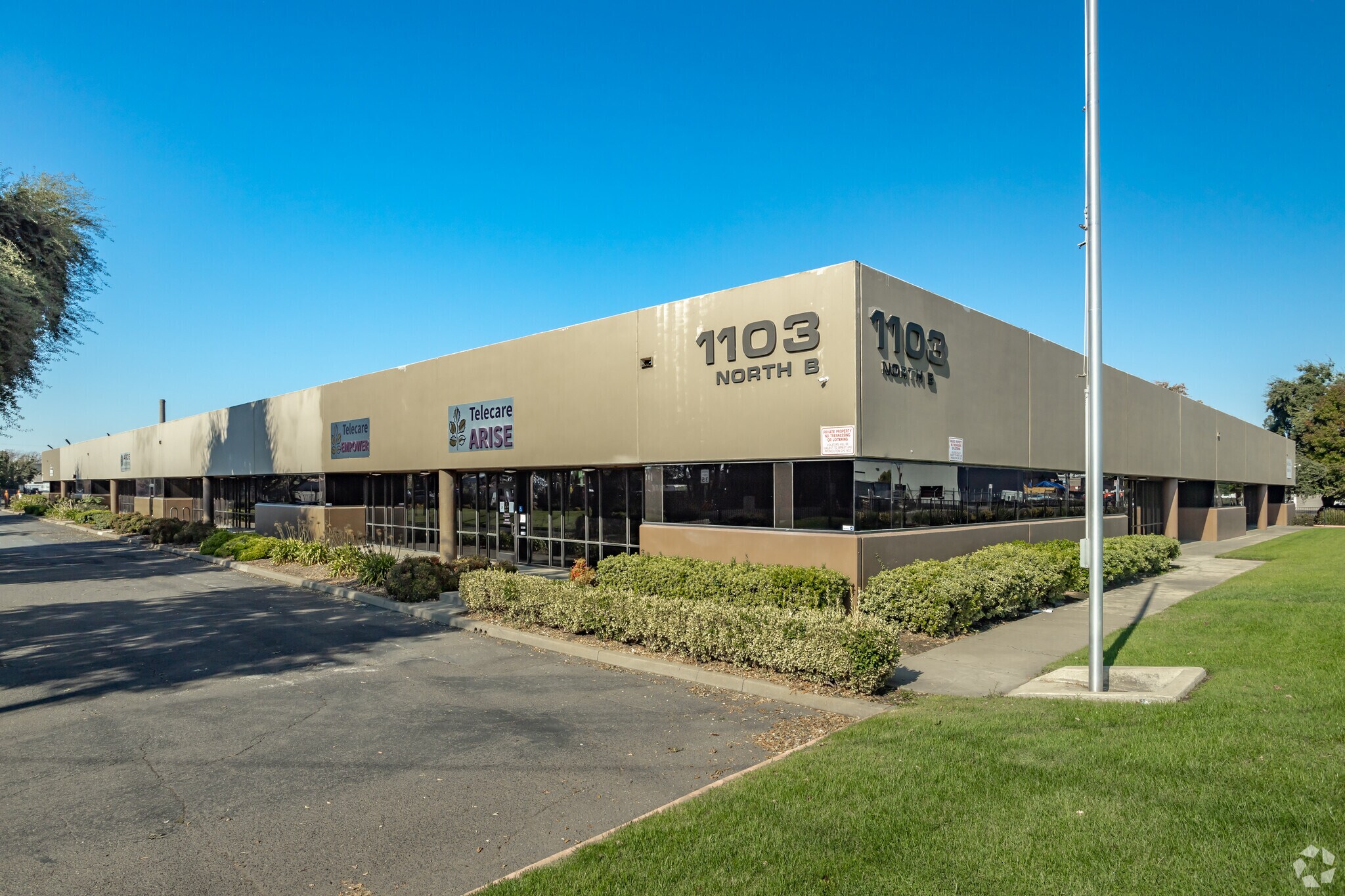 1103 N B St, Sacramento, CA à louer Photo principale– Image 1 sur 12