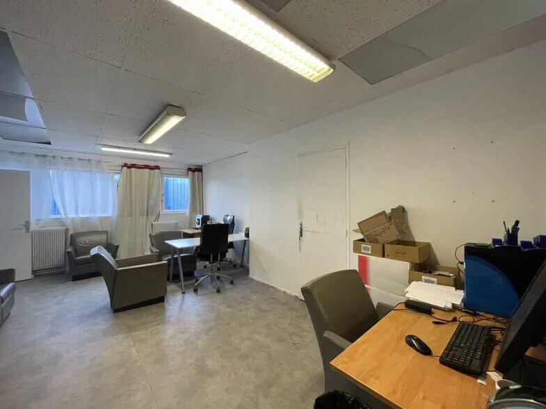 Bureau dans Noisy-le-Grand à louer - Photo de l’immeuble – Image 1 sur 7