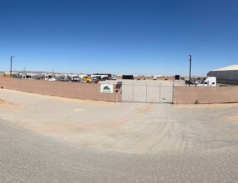 Hibiscus Rd, Adelanto, CA à louer - Photo principale – Image 1 sur 3