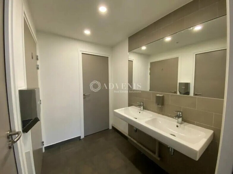 Bureau dans Issy-les-Moulineaux à louer - Photo intérieure – Image 2 sur 3